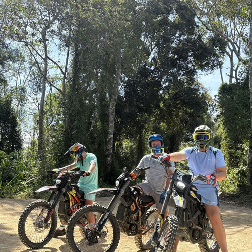 Electric Dirt Bike Tour 3 Hours Koh Samui – three riders with electric dirt bikes at a mountain viewpoint over the sea – TourInKohSamui.com
